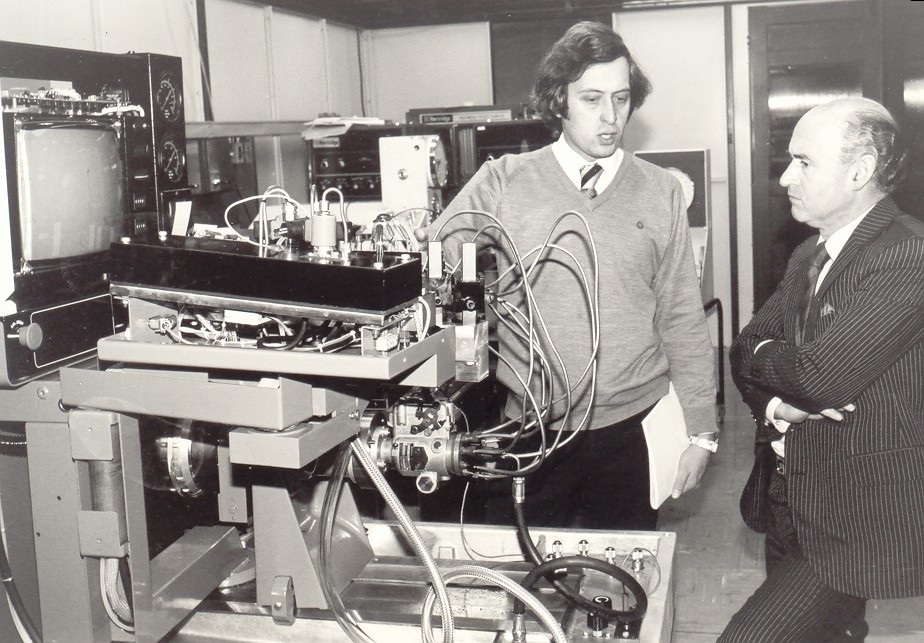 black and white image demonstration of hartridge machine
